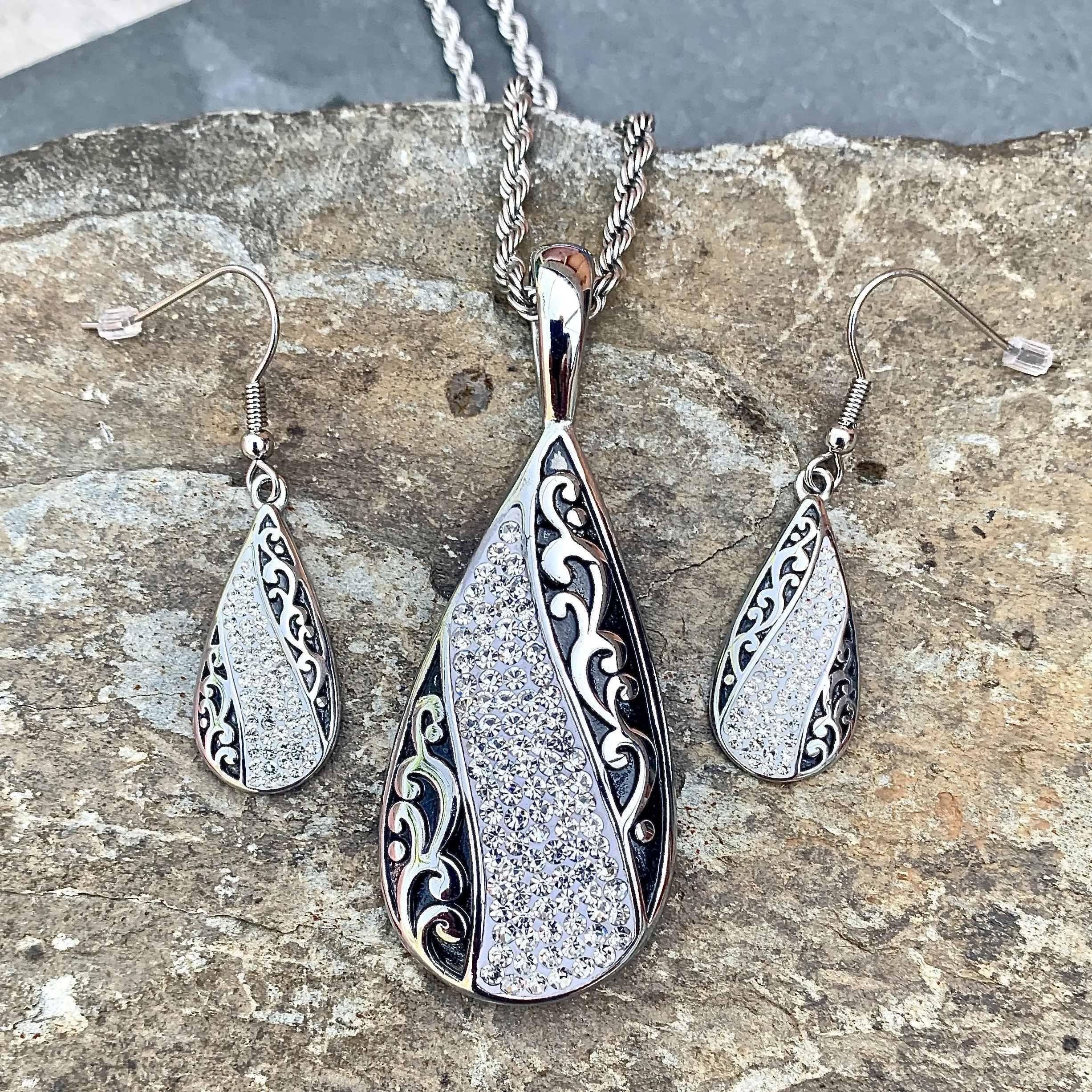Crystal Teardrop - White - Earrings - AJ2520E