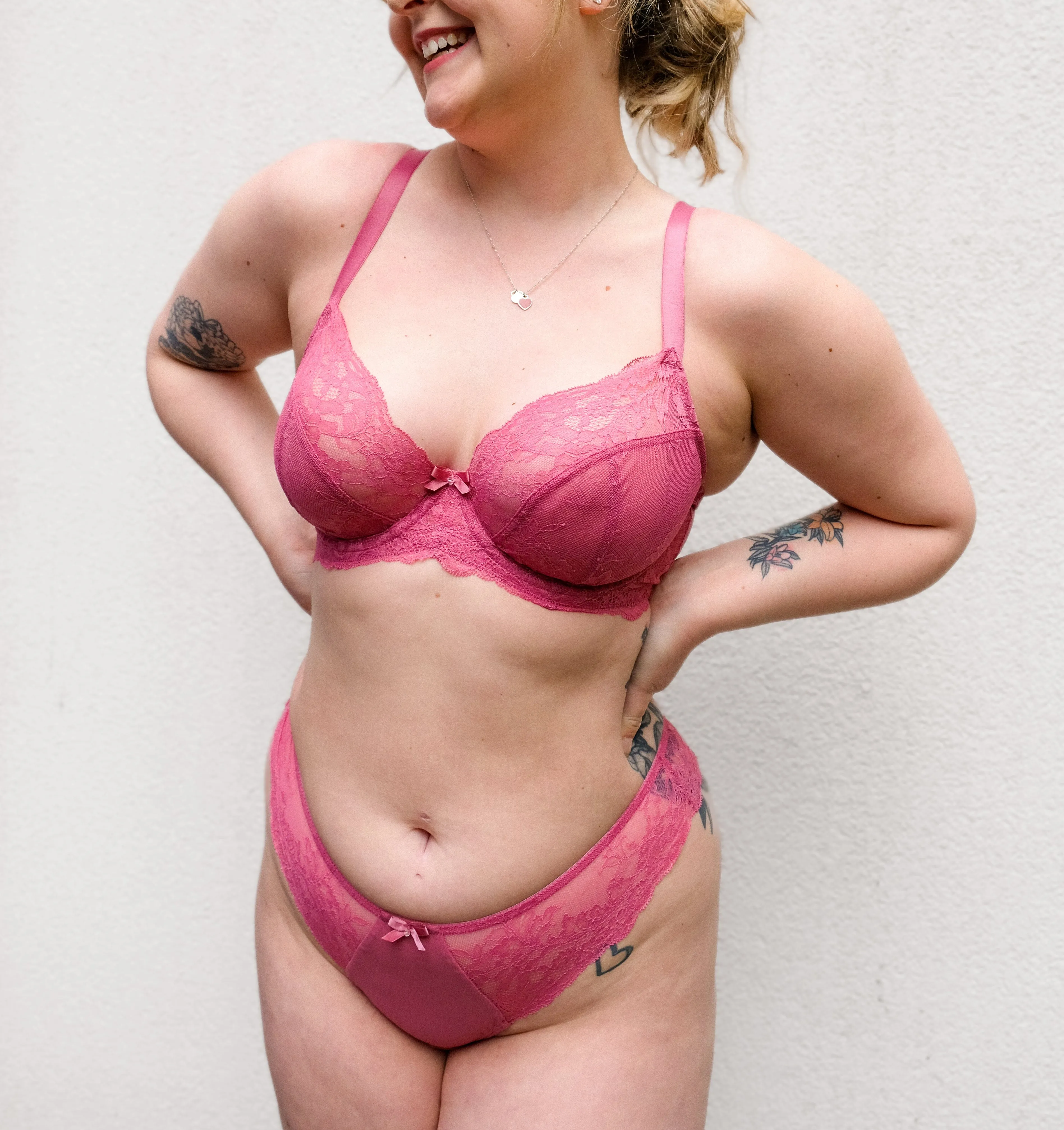 D  Lace Plunge [Berry Pink]